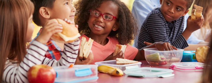 students eating lunch